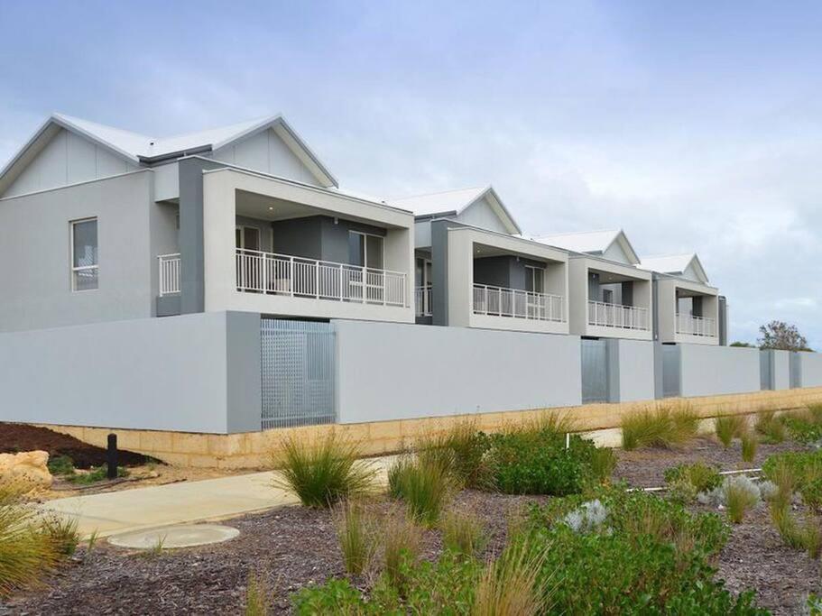 Modern Luxury 1 Bedroom Apartment - Walk To The Shops! Free Wifi Clarkson Luaran gambar